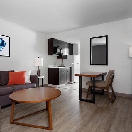 Delta Hotels By Marriott Берлингтон Экстерьер фото