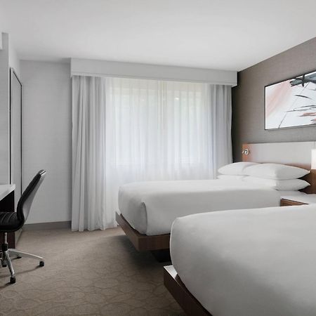 Delta Hotels By Marriott Берлингтон Экстерьер фото