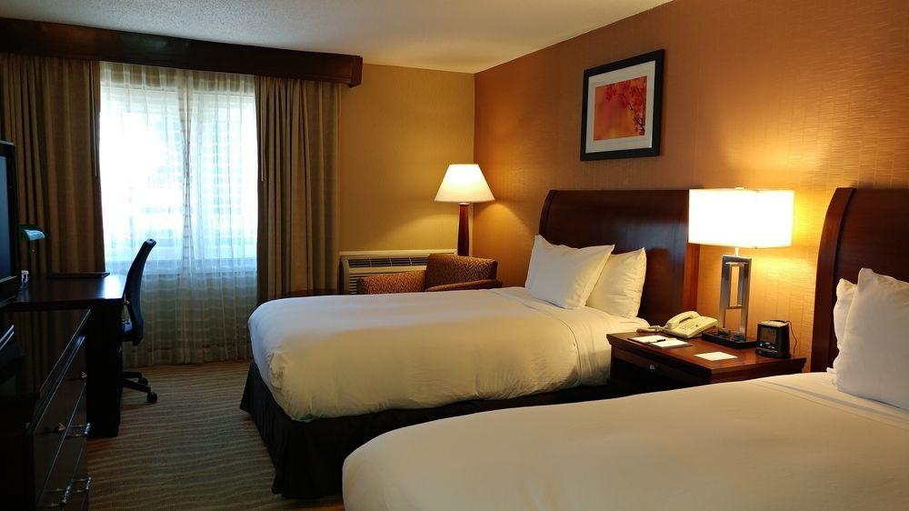 Delta Hotels By Marriott Берлингтон Экстерьер фото