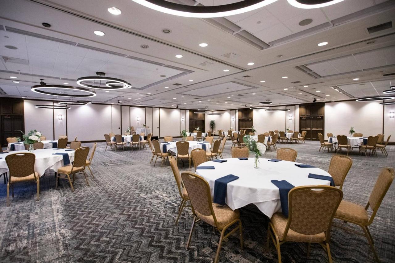 Delta Hotels By Marriott Берлингтон Экстерьер фото