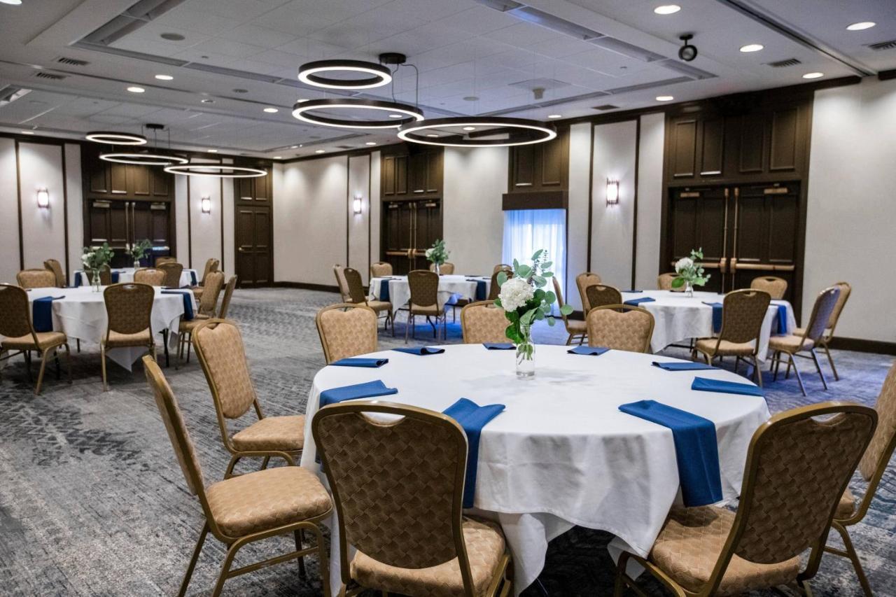 Delta Hotels By Marriott Берлингтон Экстерьер фото