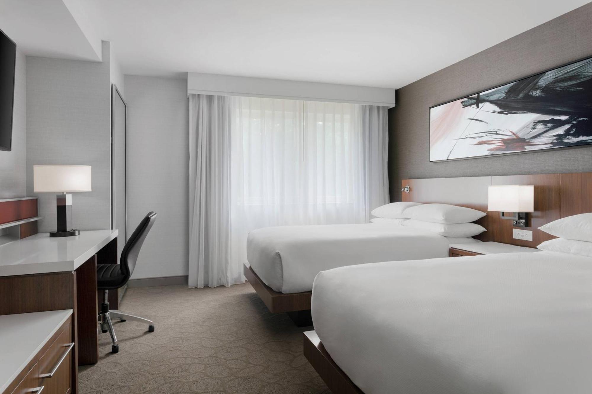 Delta Hotels By Marriott Берлингтон Экстерьер фото
