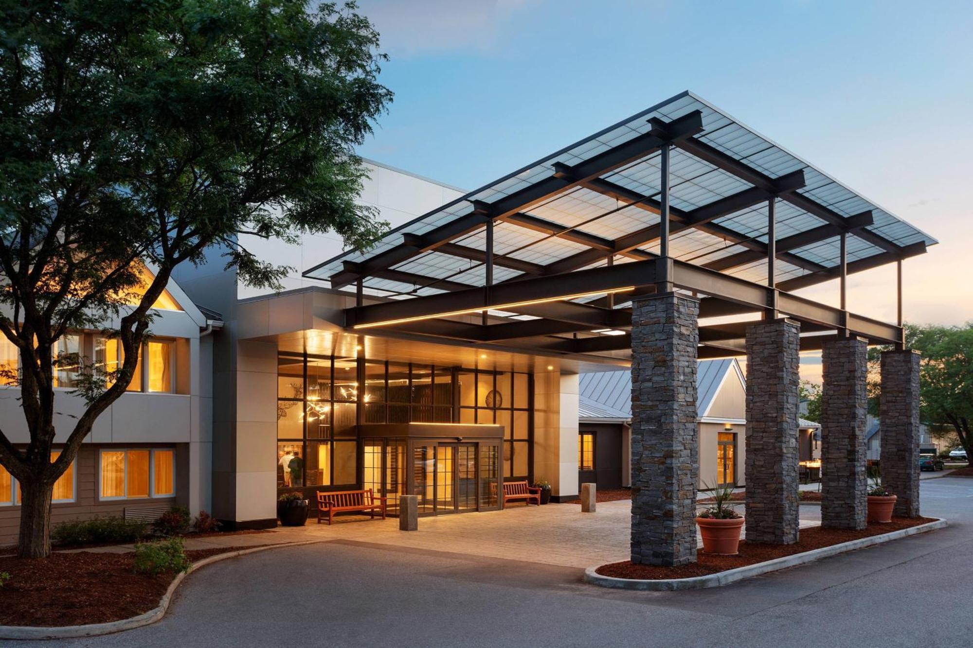 Delta Hotels By Marriott Берлингтон Экстерьер фото