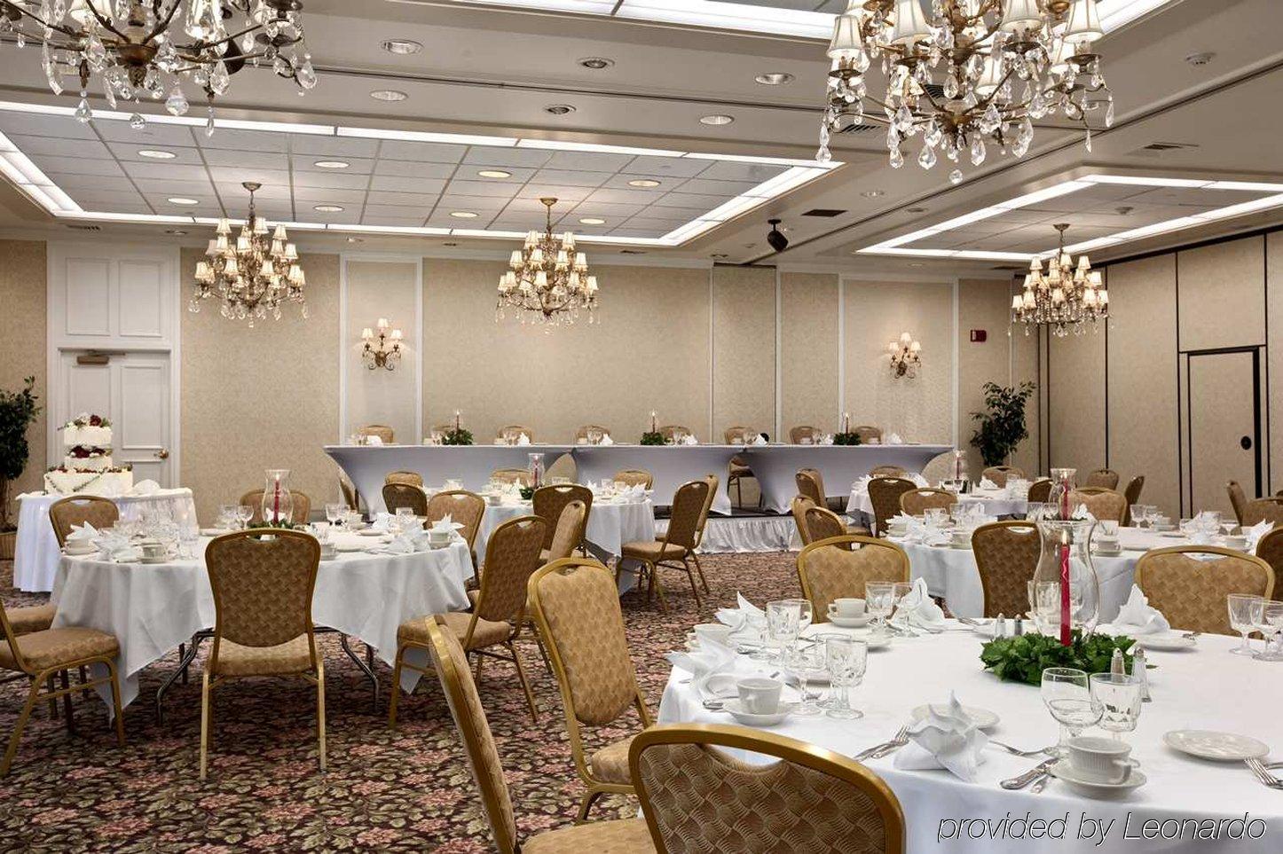 Delta Hotels By Marriott Берлингтон Ресторан фото
